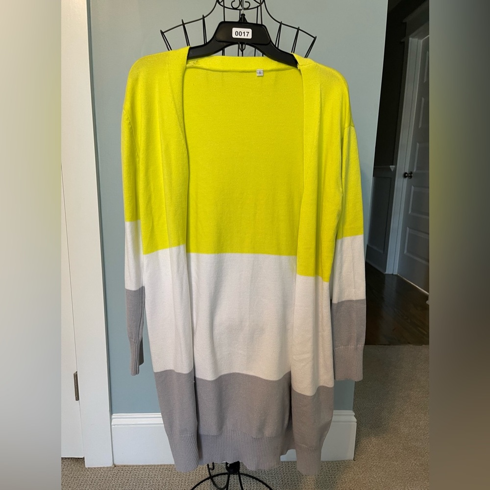 ✨STUNNING NWOT SIZE SMALL CARDIGAN!✨